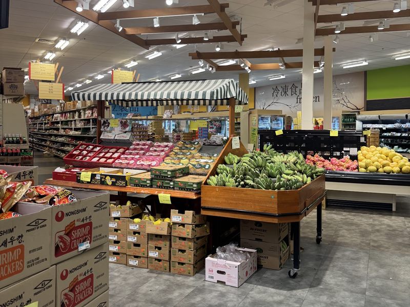 MD Oriental Market interior